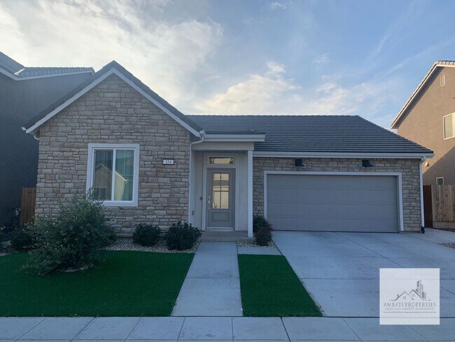 Building Photo - Stunning 3 Bedroom 2 Bath Home In Riverstone! SOLAR!