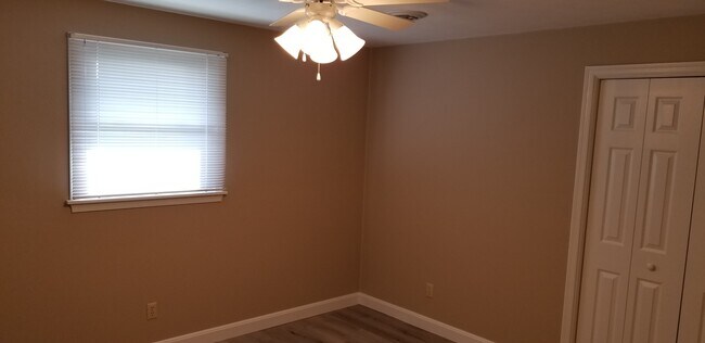 Building Photo - 576 Sycamore Mnr