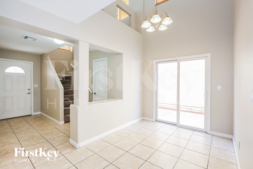 Building Photo - 7202 Cestrum Rd