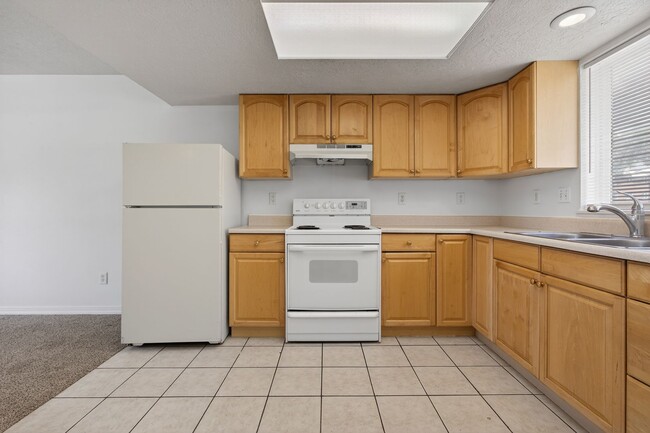 Building Photo - HUGE 6 bed 3 bath Home in Pocatello