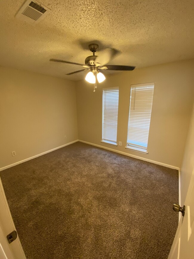 Building Photo - 2306 Hunt Dr
