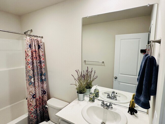 Building Photo - Beautiful Nearly New Ridgefield Home