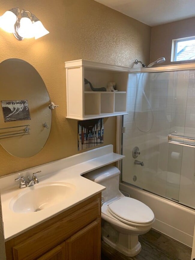 Building Photo - Available 8/1 - single level home in Lincoln