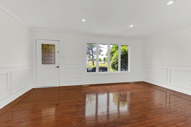 Building Photo - 3252 87th St