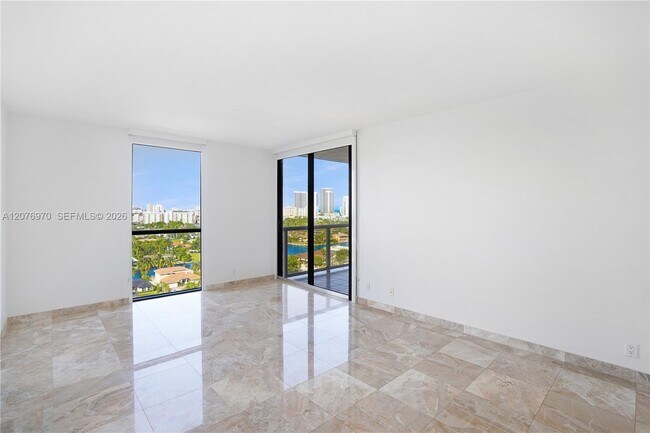 Building Photo - 3600 Yacht Club Dr