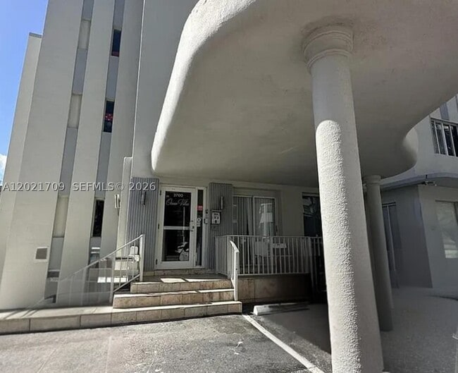 Building Photo - 3700 Collins Ave