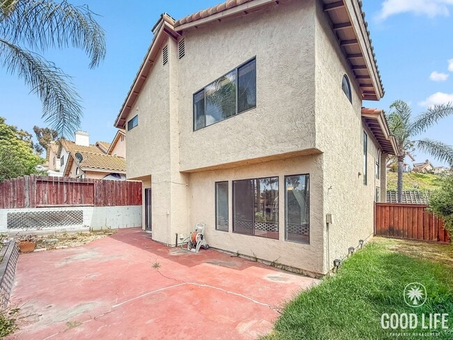 Building Photo - Beautiful 4B/2.5BA House in Vista w/ Attac...