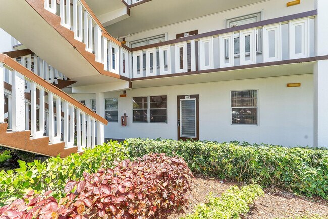 Building Photo - 1052 Hythe A