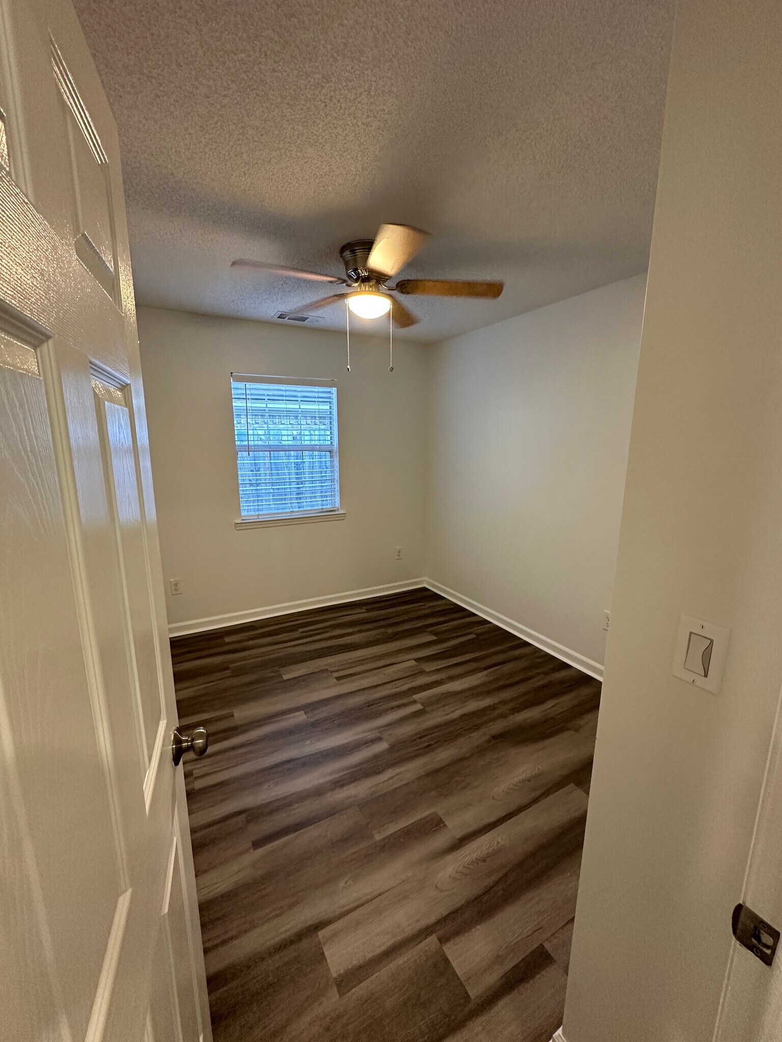 Building Photo - 8 Saint Ives Dr