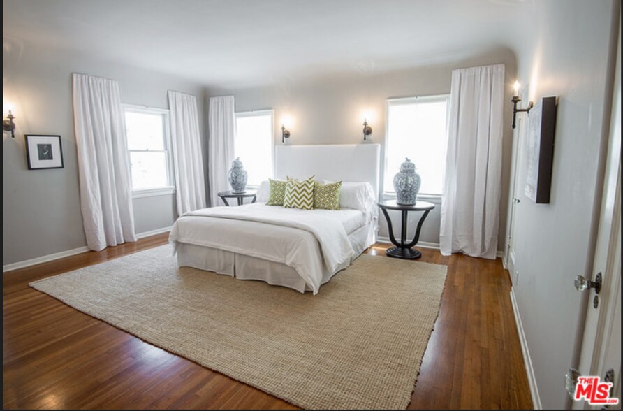 Building Photo - 148 S Orange Dr