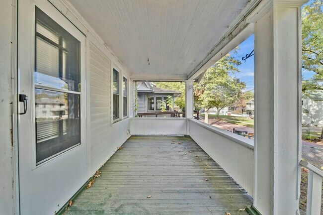 Building Photo - 1148 La Croix Ave