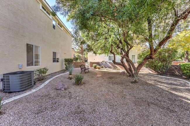 Building Photo - Beautiful 2 story home in Peccole Ranch.