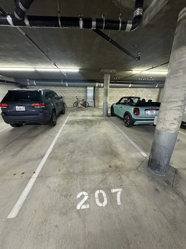 Building Photo - 5726 La Jolla Blvd