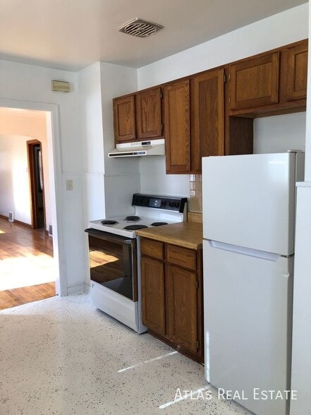 Building Photo - 1990 S Huron St