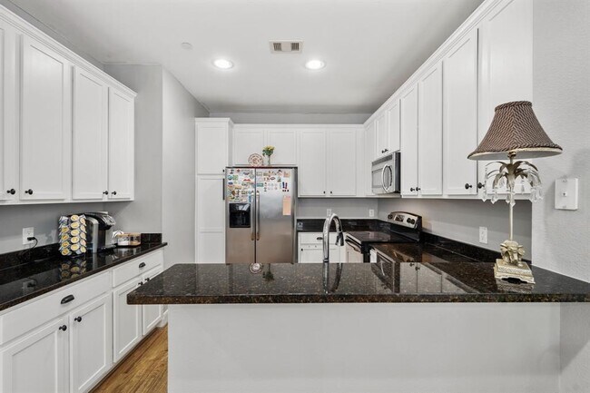 Building Photo - 3001 Murworth Dr