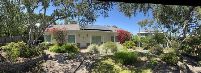 Building Photo - 810 Martin St
