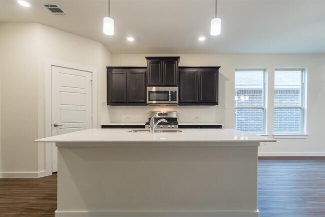 Building Photo - 7633 Spring Dr