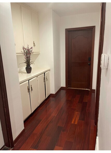 Building Photo - 17220 Ballinger St