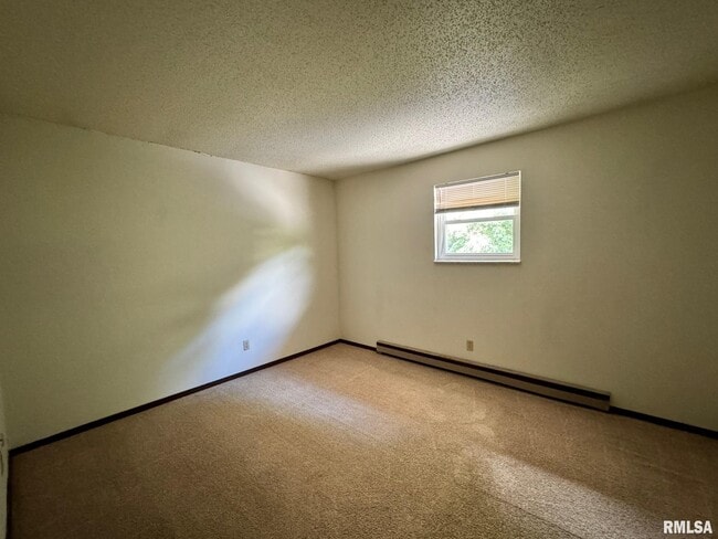 Building Photo - 2070 W Washington St