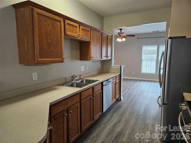 Building Photo - 10427 Alexander Martin Ave