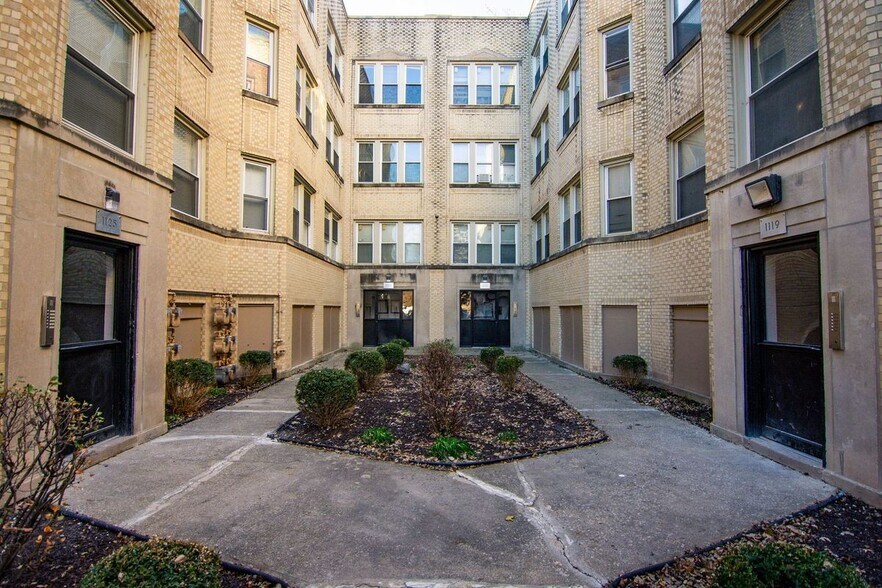 Building Photo - 1123 E 81st St