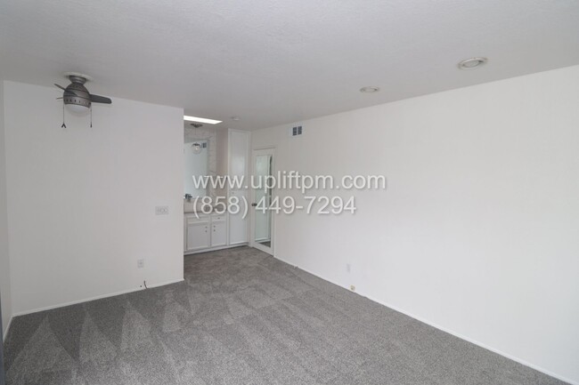 Building Photo - 1BR/1BA LA MESA w/ 2 Balconies near Lake M...