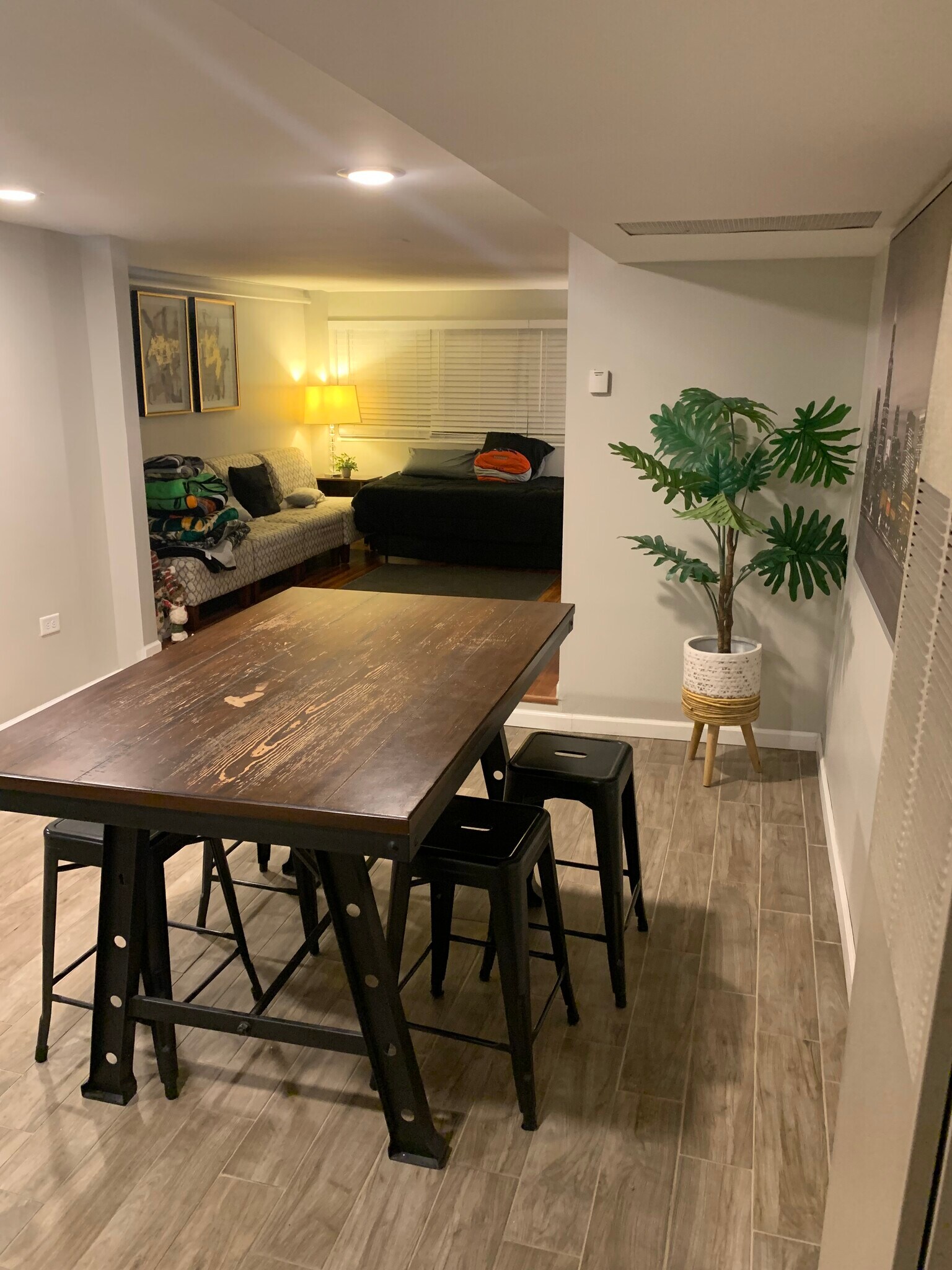 Building Photo - 2122 Kenilworth Ave