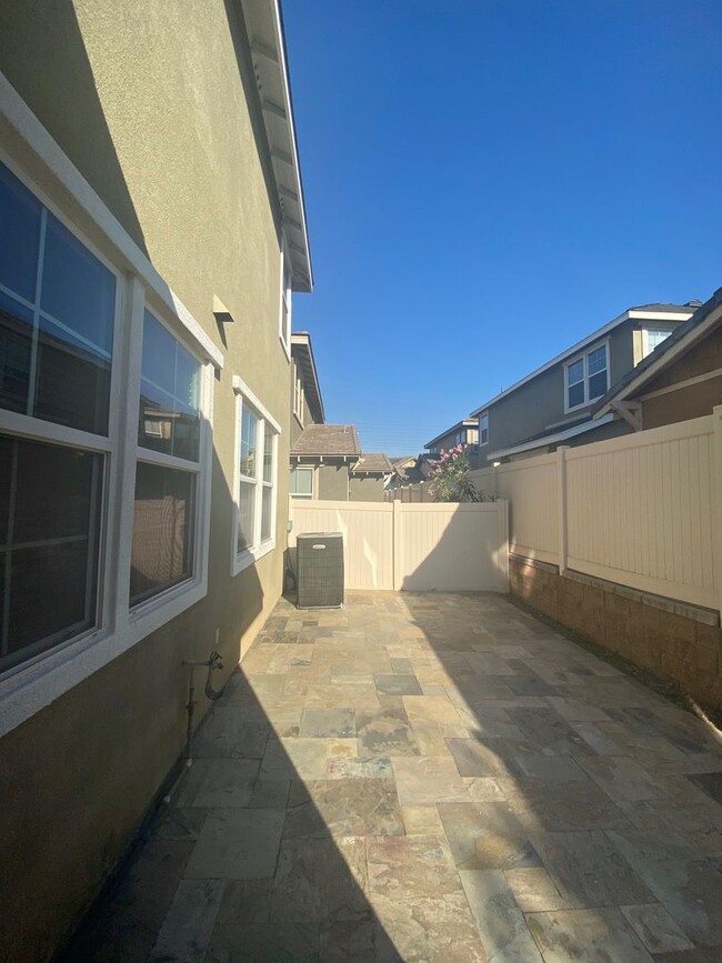 Building Photo - Loma Linda 4 Bedroom Located in Mission La...