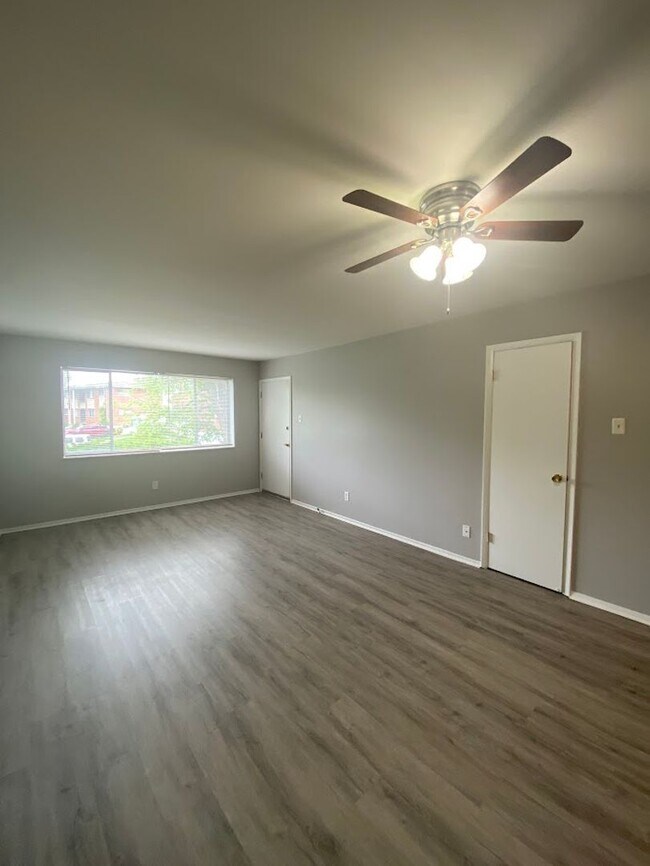 Building Photo - $200 Off 1ST Month Rent May Special! Fresh...