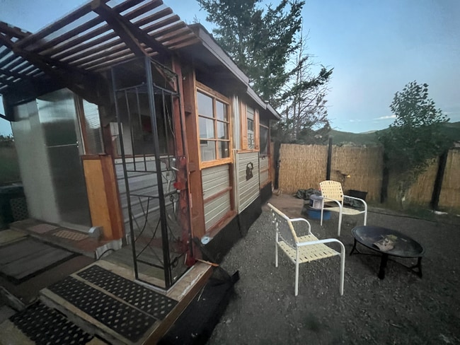 Building Photo - 9 Barefoot Spg Ln