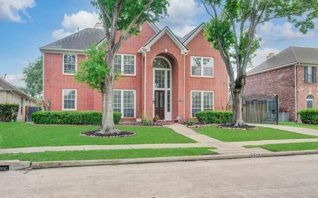 Building Photo - 12427 Shadycrest Dr