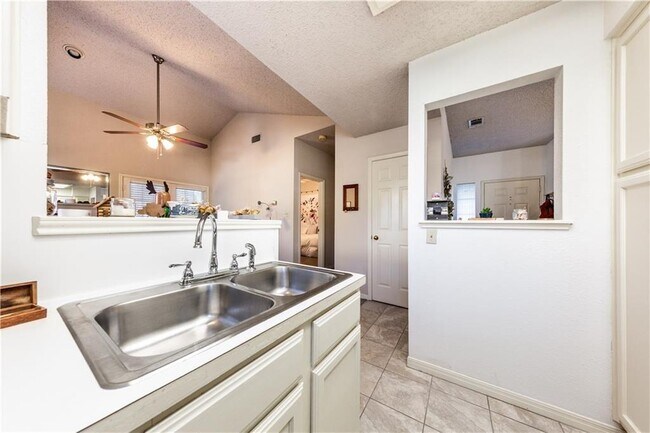 Building Photo - 3111 Tom Green St