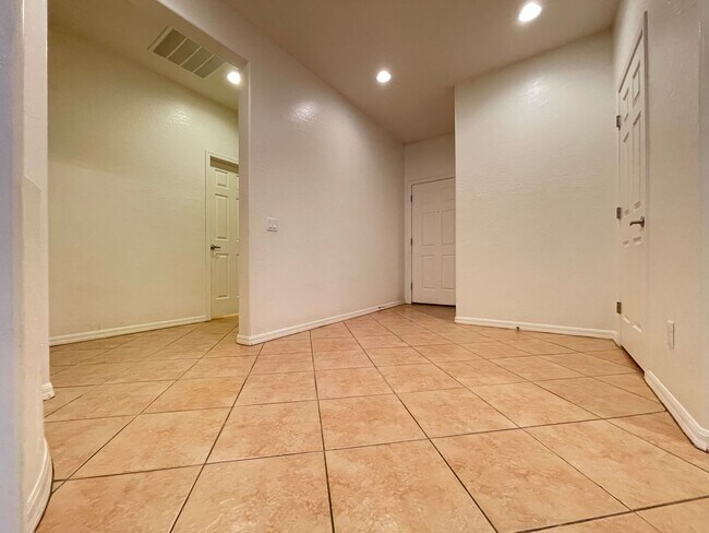 Building Photo - Gorgeous 1 story 3 bedroom 2 Bathroom Home