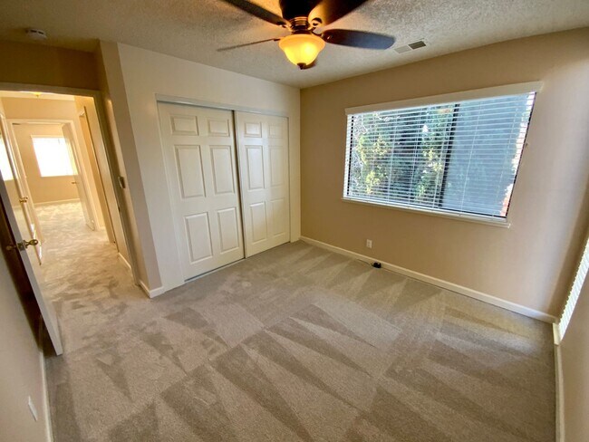 Building Photo - Private location!  SkyWest Townhome for rent