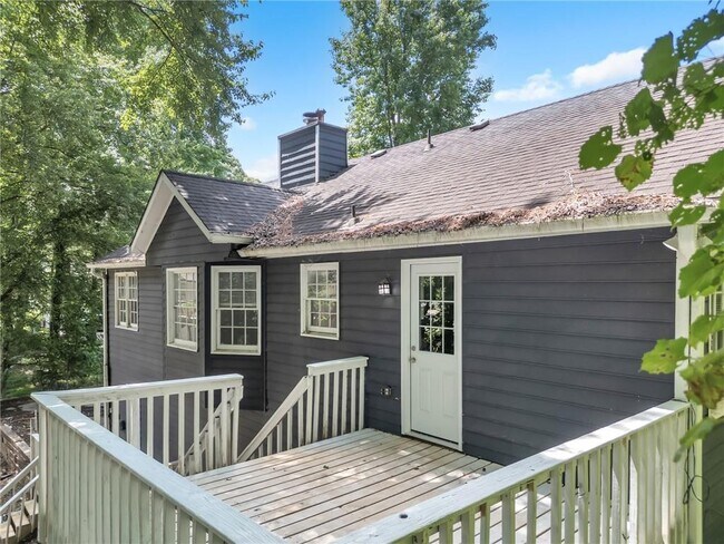 Building Photo - 608 Wood Ridge Dr