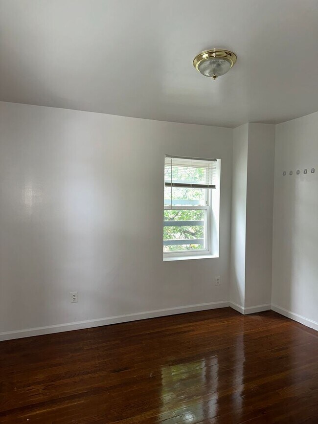 Building Photo - Beautifully Renovated Home! Corner House! Central Air! Available Now!