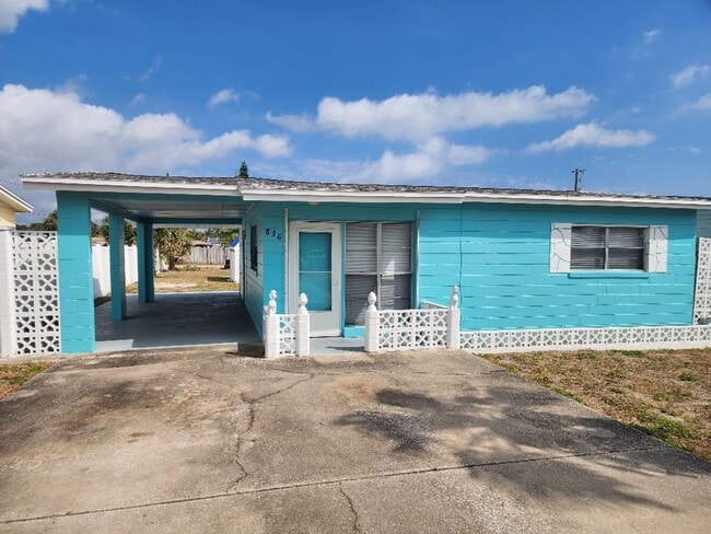 Primary Photo - Nice beach side 2/1, walk to beach, restau...