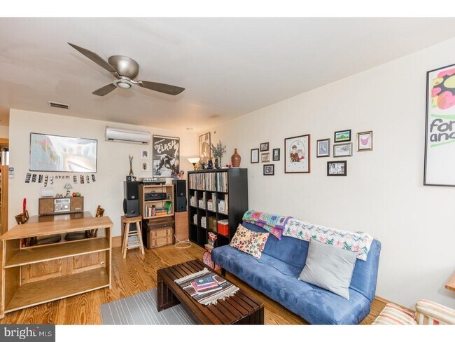 Building Photo - 206 E Girard Ave