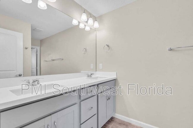 Building Photo - 5025 Skyview Ln