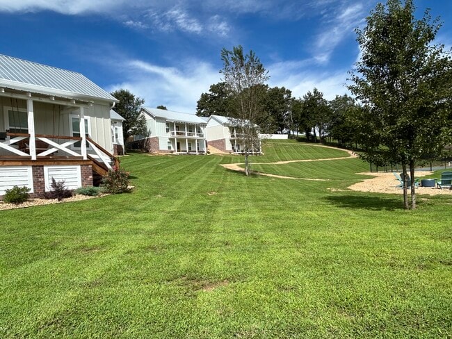 Building Photo - 233 Auttie Cir