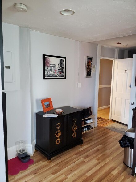 Building Photo - 224 Hanover St