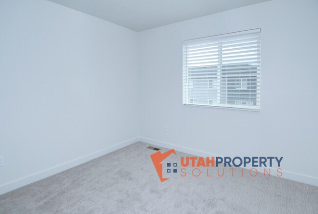 Building Photo - 1054 W 430 S