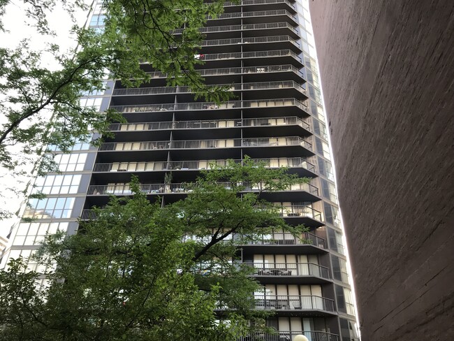 Building Photo - 10 E Ontario St