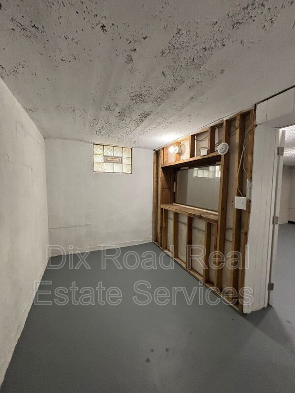 Building Photo - 1198 West Way