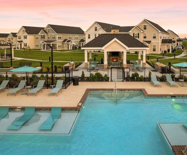 Building Photo - 901 Kelly Green Ln