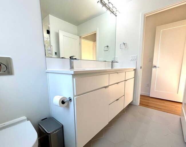 Building Photo - Magnolia newer 2Bed 2Bath Townhouse with Rooftop Deck