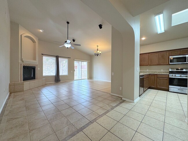 Building Photo - Northeast El Paso 3 Bed/2 Bath Refrig A/C