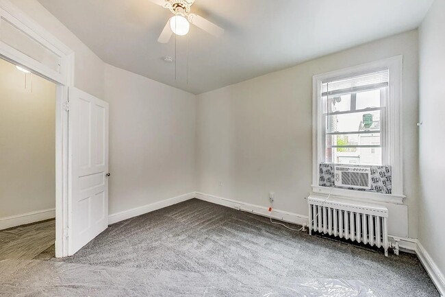 Building Photo - 137 R St NE