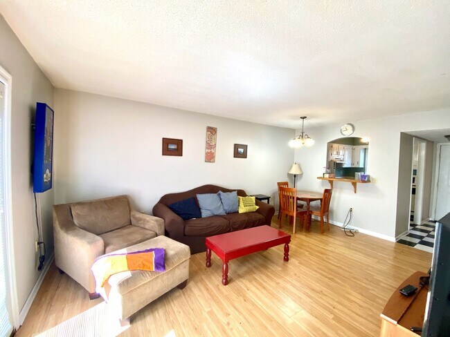 Building Photo - Flexible Lease Term Available for 2 Bed/1.5 Bath Townhome!