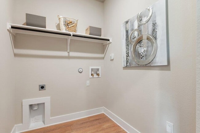 Building Photo - 5804 Rotunda View